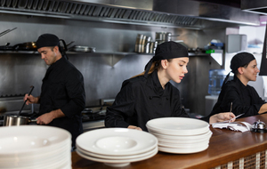 外国人雇用ガイド｜入管法の基礎知識や雇い入れの注意点・助成金まで徹底解説