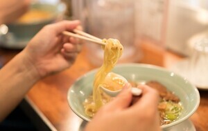 ラーメン屋の開業に必要な資金は？流れや資格、失敗しないためのポイントについても解説