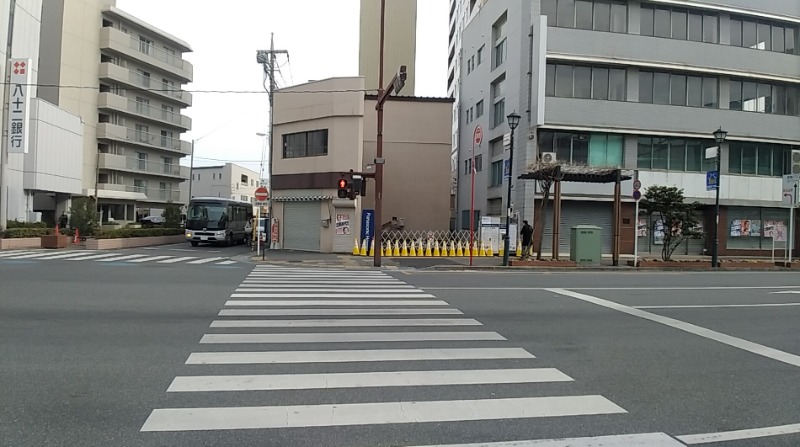 交差点の横断歩道正面で視認性良好な新築物件！！熊谷駅北口の大通り沿いのため人通りがあります！！ (77861)
