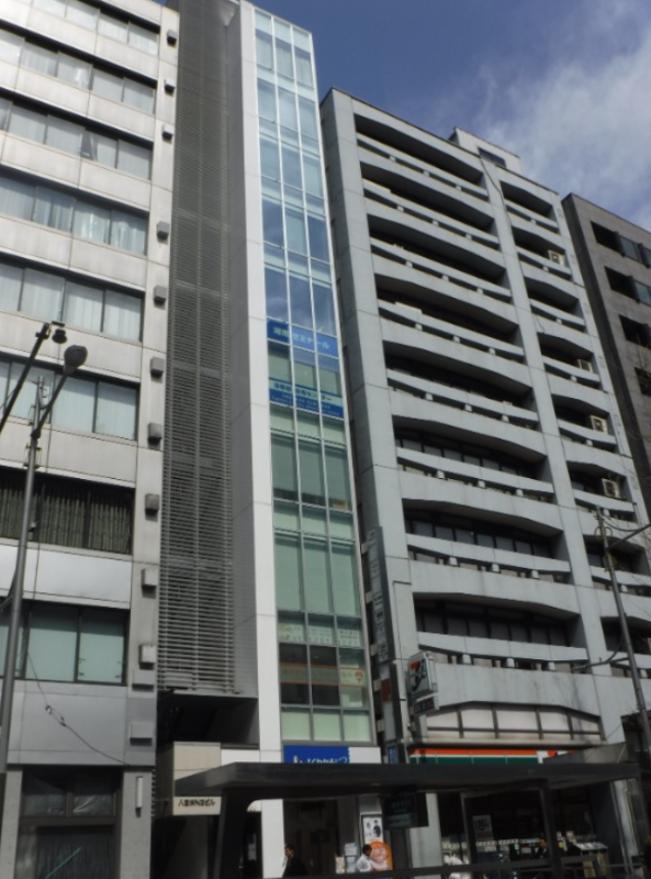 東京駅徒歩3分1階店舗。中央口から出てまっすぐ、八重洲通り沿いのわかりやすい場所です。 (88205)