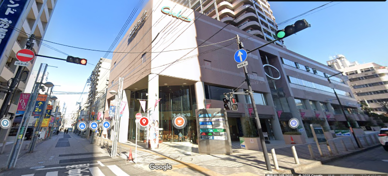 町田エリア商店街に面した商業集積。当建物に「カフェ」「書店」「レコード店」などや町田市民フォーラムあり。 (100464)