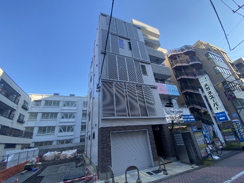 北千住駅西口徒歩3分、ほんちょう商店街の路面店舗・約10坪、現況：スケルトン、軽飲食店やサービス店舗・物販店舗相談可 (140462)