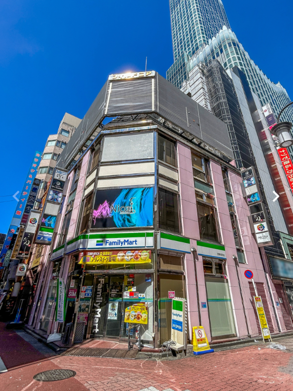 新宿駅 徒歩4分 現況:コンセプトカフェ居抜き物件 【飲食可】 (145959)