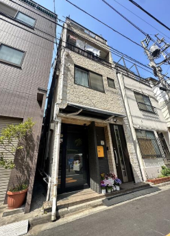 月島駅徒歩2分、駅近に加え目の前にタワマンも有り集客見込み◎ (155998)