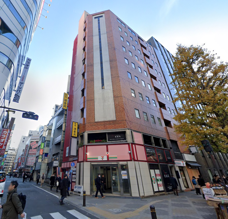 新宿駅徒歩4分！大通りに面した貴重な飲食可能物件！ (161756)