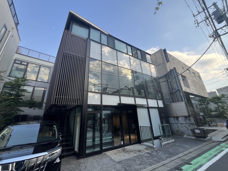 明治神宮前〈原宿〉駅 徒歩6分 現況引渡し物件（住居仕様） 【飲食可(重飲食不可)】 (163825)