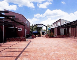 聖蹟桜ヶ丘駅 徒歩28分、バス 6分 上麻生連光寺線沿い 多摩市の戸建店舗４棟のミニモール 【飲食可】 (164625)