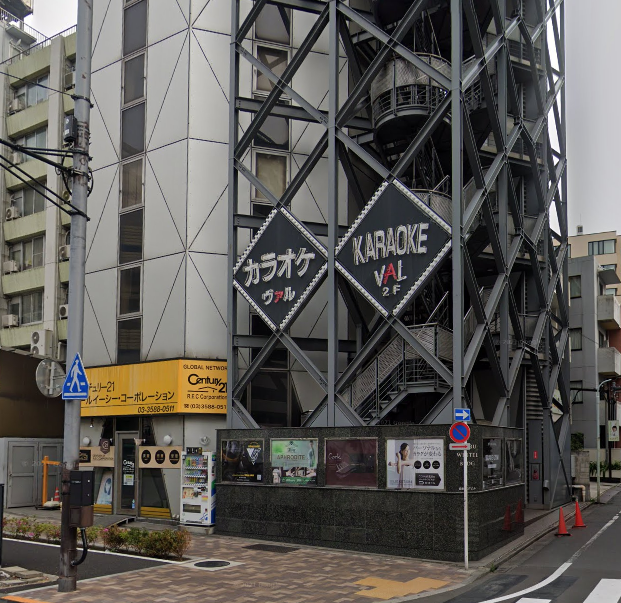 麻布十番駅 徒歩1分◆『新一の橋』交差点スグ◆環状3号線沿い◆目立つ外観で視認性大◆飲食不可◆ (167295)