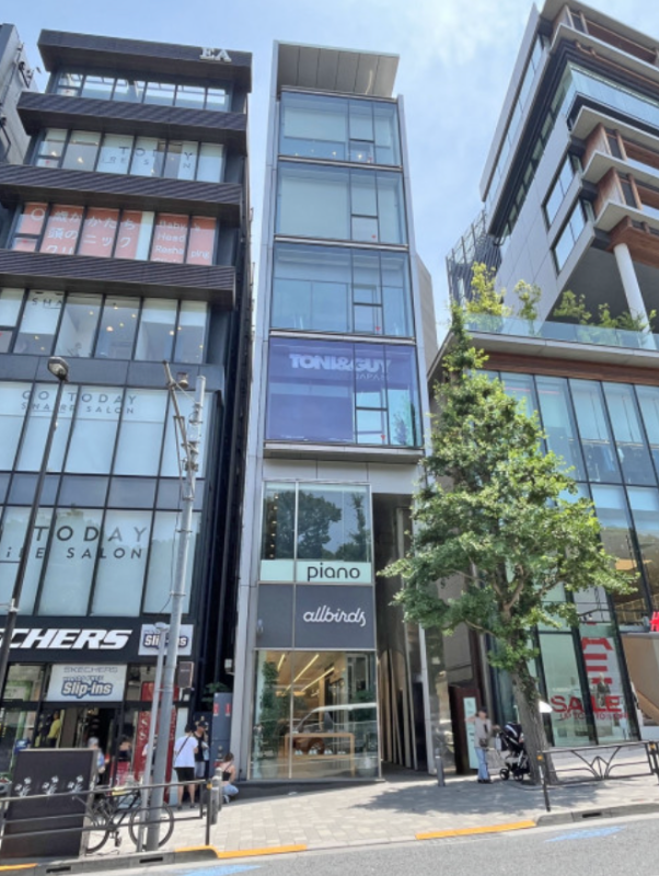 原宿駅１分６階51坪大型テナント！天高３mあり！全面ガラス張り大看板設置可能♪物販、サービス、クリニック最適【飲食不可】 (167427)