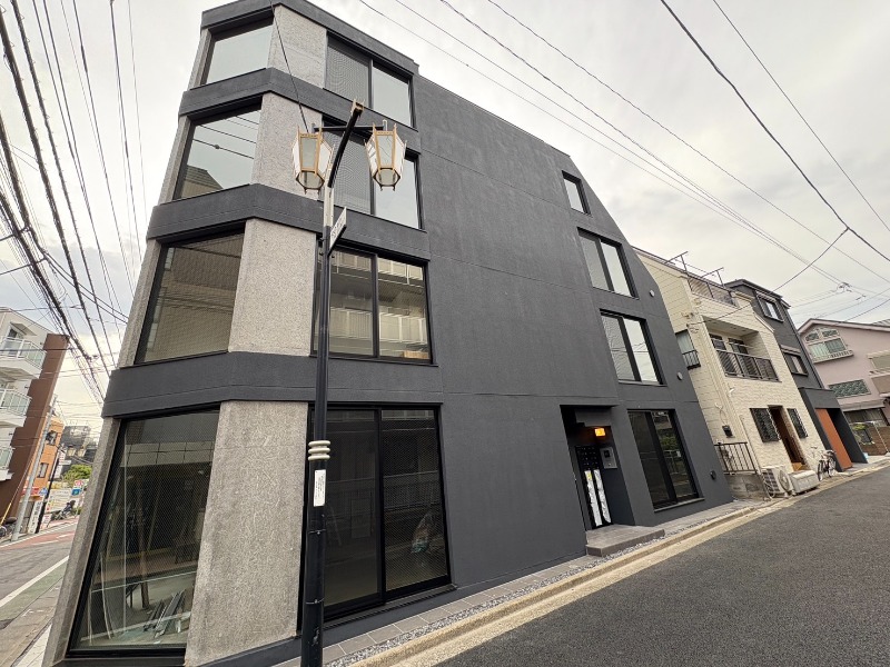 大泉学園駅３分の商店街角地の新築物件！ (167622)