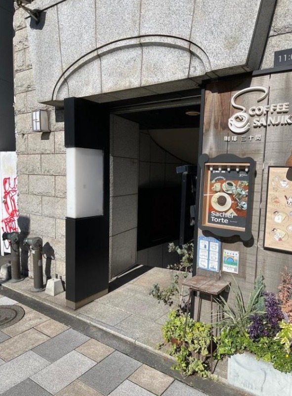 ■表参道駅 徒歩2分 現況:懐石料理店内装あり(現状渡し優先、引渡状態相談可) 【飲食可】 (168450)