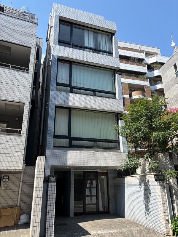 窓面広く解放感のある室内!機械警備導入済み! (170122)