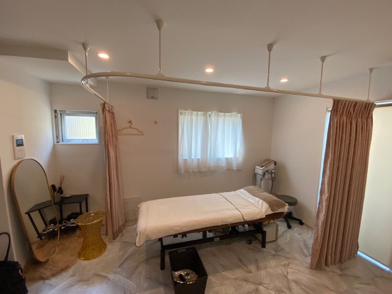 人気のキャットストリート沿いのエステサロンの居抜き店舗です。 (170343)