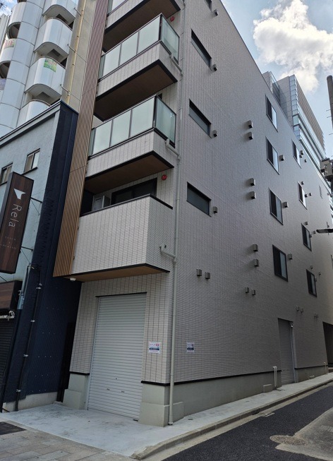 靖国通り沿いの角ビル！！新築の１階路面で、飲食可能物件です！！ (149718)