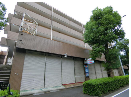 センター南駅 徒歩15分 駐車場付き 大通り沿いの路面店 1F店舗物件 【飲食不可】 (171482)