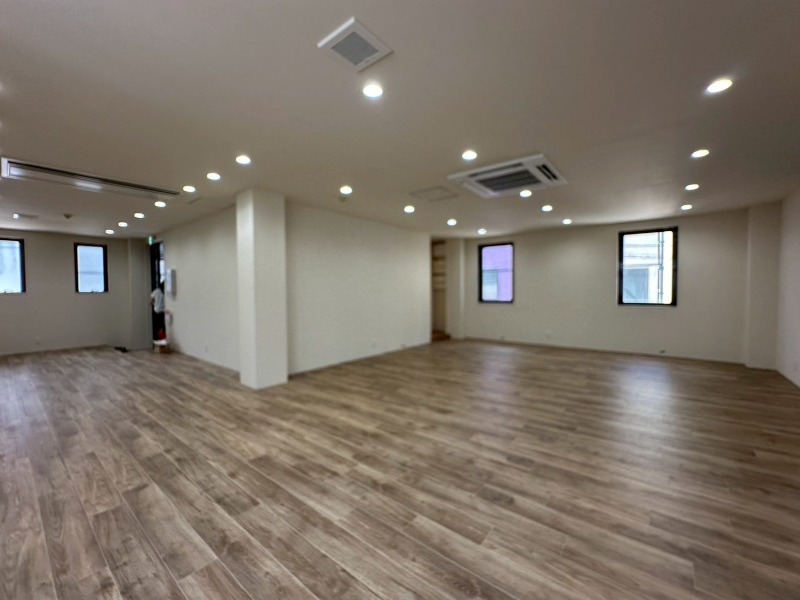 篠崎駅徒歩2分の2階店舗、外装・内装リニューアル済！ (159559)