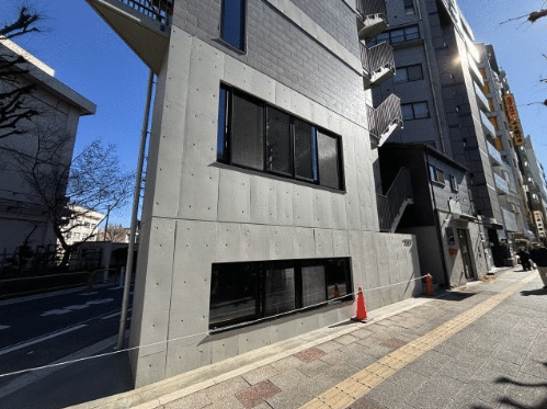 大山駅 徒歩4分 1階路面スケルトン物件 【軽飲食可】看板取付スペースあり/ デザイナーズ (174127)