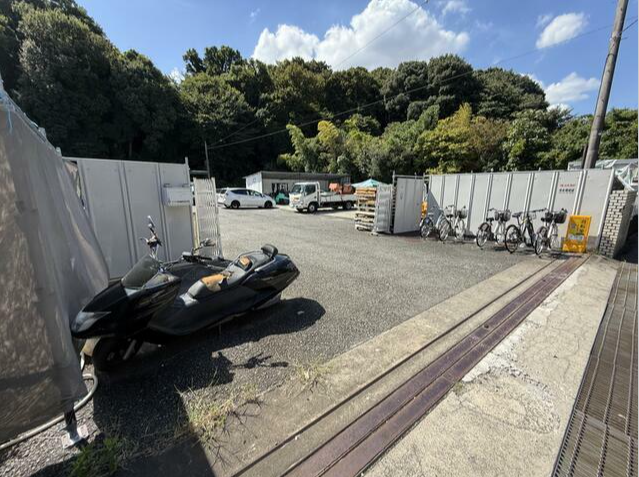 ８畳ハウス３連棟スーパーハウス。建築業の置き場として如何でしょうか。 (174488)