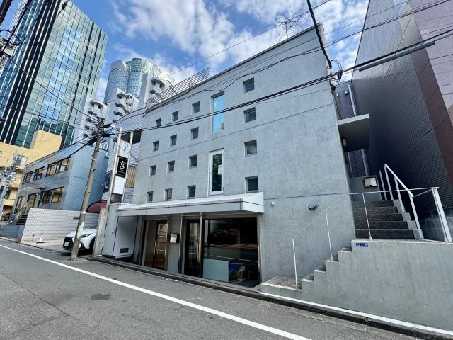 六本木駅 徒歩6分 スタイリッシュなデザイナーズ物件【何業も可】 (174739)