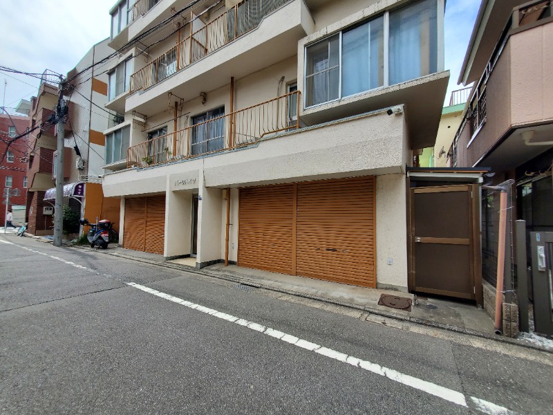 約9.12坪／東中野駅歩9分・大久保駅徒歩11分／１階路面店舗・事務所・倉庫／飲食不可(食物販相談可)／北柏木公園目の前 (174815)