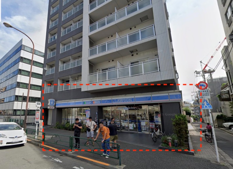 外苑東通り沿いで視認性が抜群の1F路面店舗!■ガラス面の広い間取りは明るく開放的な店舗造りに最適! (176100)