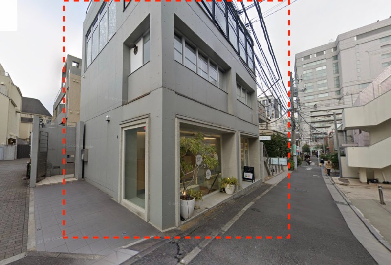 コンクリート打ちの綺麗な外観！ 物販、エステ・ショールーム等最適！地下1階、1階セット (176212)