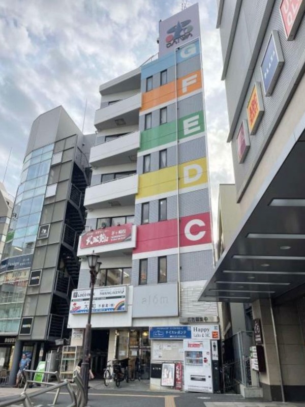 駅の隣接ビル・バスロータリーの前の好立地！美容サロン・スクール等におすすめ！ (176233)