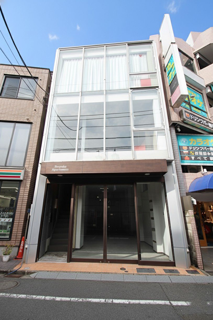 成城学園前駅 徒歩2分 スケルトン物件 【業種相談】人通りも多い全面ガラス張りの視認性の良いビルです！ (176687)