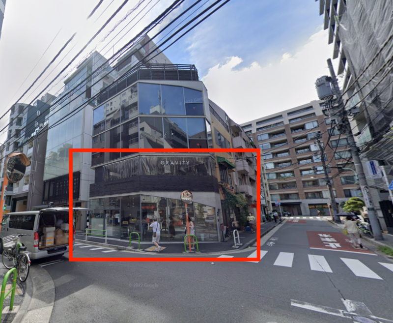 麻布十番駅１分のB1〜１階計１８坪テナント！カフェ居抜き引き渡し。飲食。物販、サービスに最適！【重飲食相談可能】 (177127)