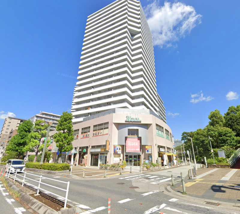 川口駅西口２分の１階３０坪！上階マンション、複合型施設で視認性あります。【飲食不可、給排水なし】 (177280)