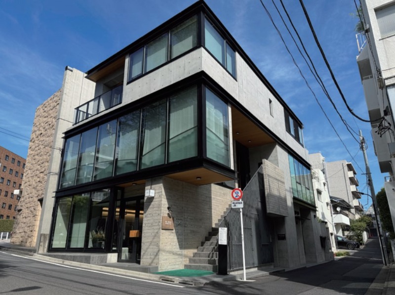 ≪表参道駅徒歩5分｜B1階・業種相談｜107.48㎡≫ (177574)