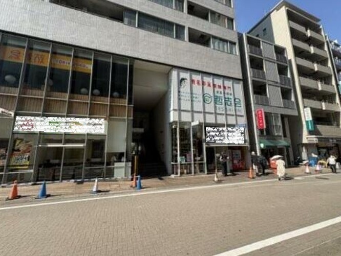 鶴川駅 徒歩4分 造作譲渡無償 1F〈A区画〉物販店居抜き物件 【飲食可】 (177735)