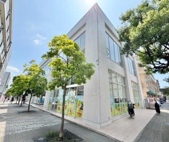 仲町台駅徒歩1分の店舗·事務所専用ビル！　ガラス面が多く視認性の高い立地です。（賃料目安：718,476円） (177897)