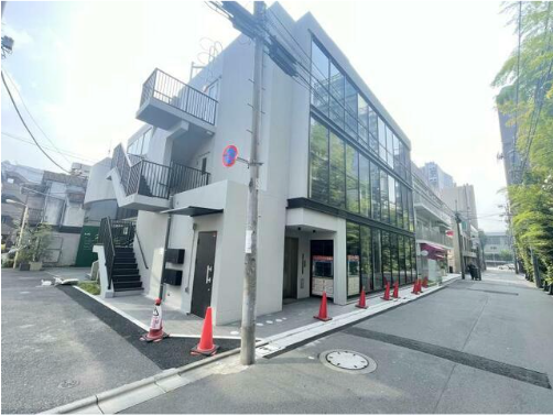 表参道駅 徒歩4分 スケルトン物件 【重飲食可】前面ガラス張り/ 看板取付スペースあり/ デザイナーズ (178281)