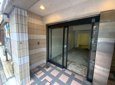 三軒茶屋駅徒歩4分 世田谷通り沿い1階路面店[11508] (178608)