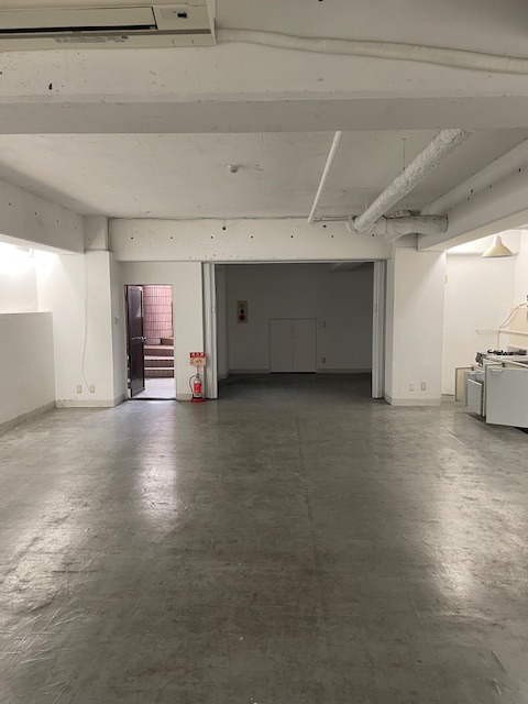 駐車場直結(別途66000円/月）倉庫でも利用可能　103.5㎡あります！スタイリッシュな屋内！写真スタジオに◎ (178766)