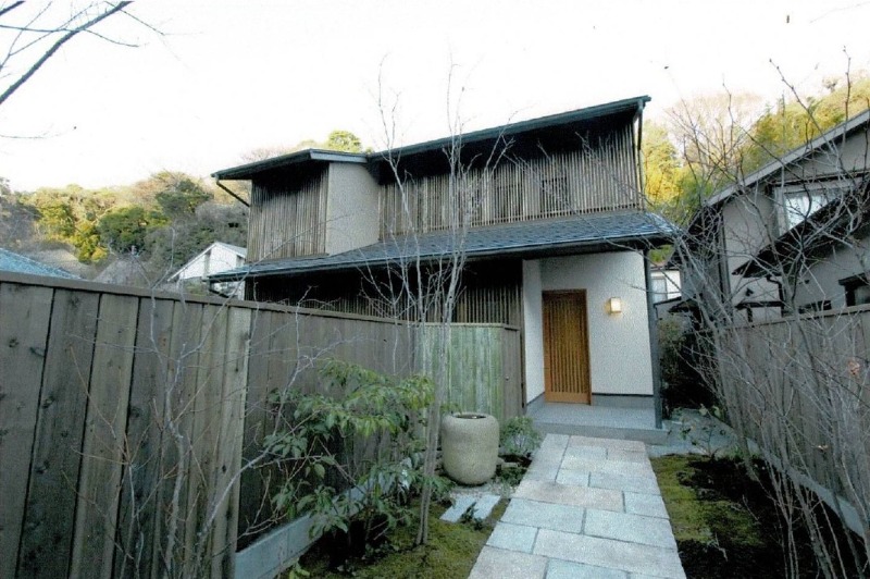 【1階居抜き店舗、2階家具付居宅の１棟貸】現況懐石料理店☆飲食可☆鎌倉駅より京急バス15分「大塔宮」バス停より徒歩５分 (179635)