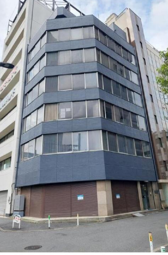 【KKM1111】新宿駅徒歩3分の好立地1階募集！前テナント補聴器店！飲食、美容室不可！ (180352)