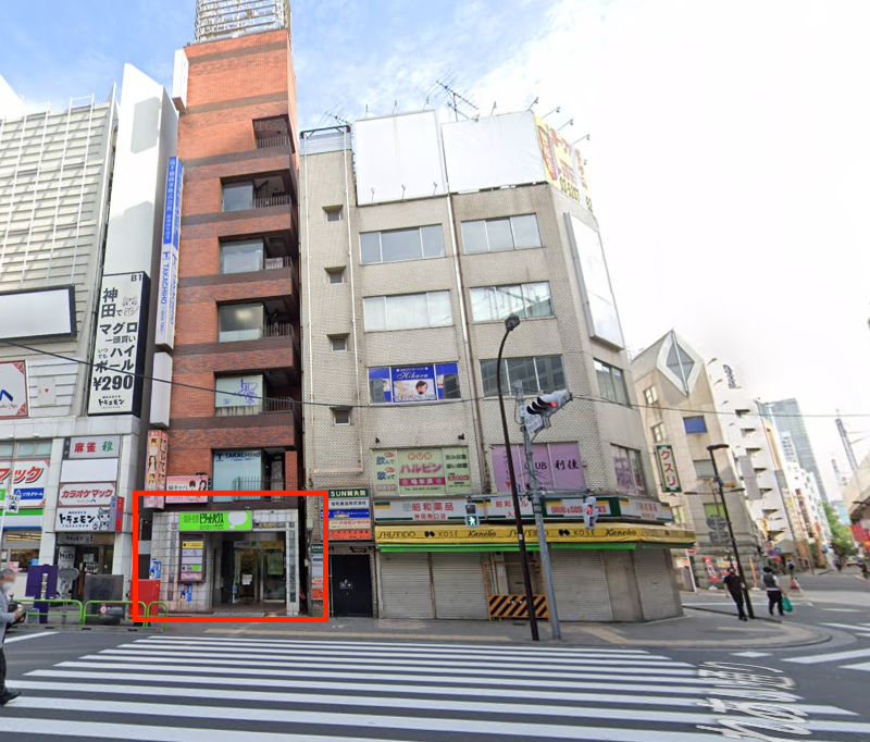 神田駅徒歩1分１８.４坪のバー居抜きテナント！視認性はお約束です。美内装ですぐの開業可能【重飲食不可】 (180554)