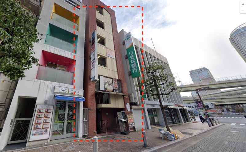 都営大江戸線麻布十番駅より徒歩30秒、十番大通り沿いの商業ビルです！階段を数段下った半地下です。1階〜7階各フロア募集中 (180836)