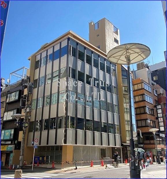 【貸店舗】『赤坂』駅 徒歩1分！一ツ木通り沿い角ビル♪ (180950)