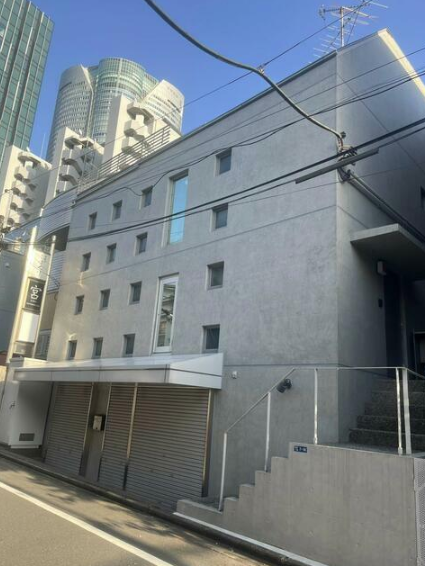 六本木駅 徒歩6分 造作無償 B1Fバー居抜き物件 【飲食可】 (158962)