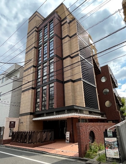 明治神宮前駅徒歩13分、落ち着いたエリアの店舗です！美容店舗やアパレルなどに最適です！ (182192)