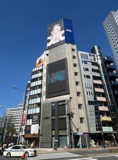 【HS1209】外苑前駅徒歩5分。南青山三丁目交差点の角地！ビル正面大型サイネージ利用可！高級ジュエリーショップ居抜き！ (184082)