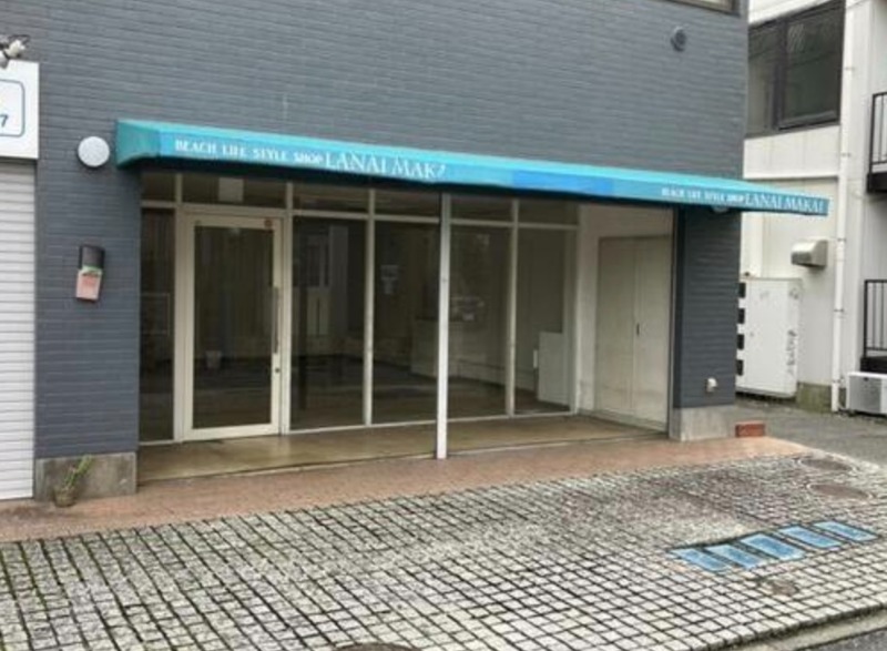 藤沢市鵠沼海岸2 27.5万円 鵠沼海岸駅1分！飲食可能な路面店！道路側が全面ガラス張りの店舗です！ (184089)