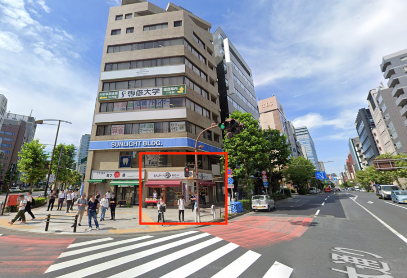 神保町駅１分靖国通りに面した交差点角地１階！２３坪テナントの大看板設置可能♪飲食、サービス、物販最適です【重飲食可能】 (184512)