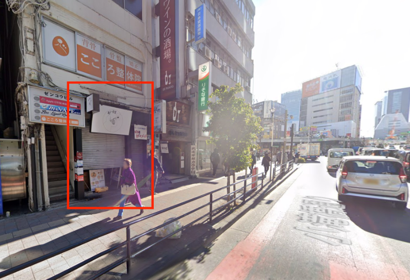 新宿駅徒歩４分！小滝橋通りに面した1階ラーメン居抜きテナントです！すぐの開業可能♪【重飲食可能】 (114973)