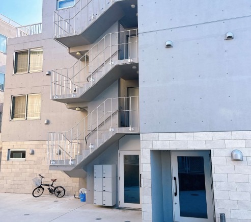 白楽駅 徒歩1分 1F〈A・C区画〉スケルトン物件 【軽飲食可】 (157946)