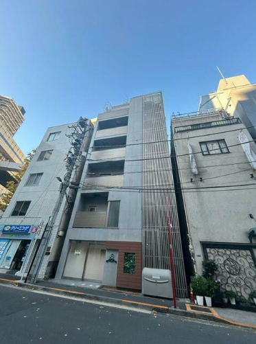 麻布十番駅 徒歩1分 駅前1階路面スケルトン物件 【重飲食可】演奏可能/ 深夜営業可能 (147397)