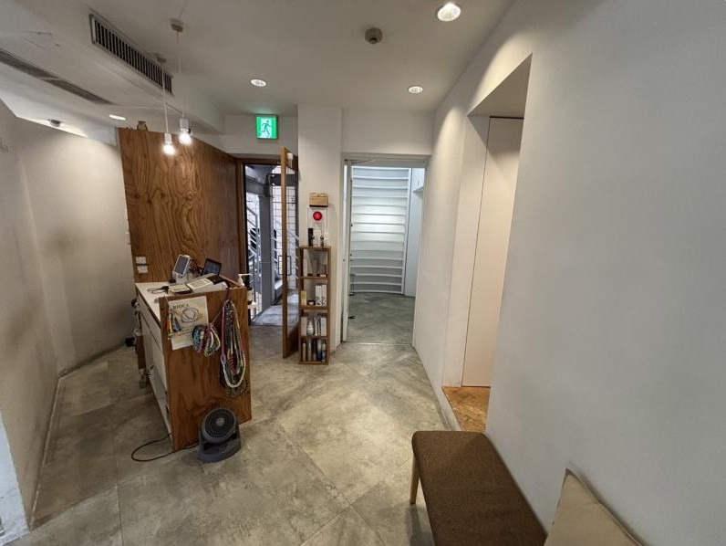 麻布十番駅 徒歩3分の好立地 パティオ十番正面の角地 美容室＆ネイル